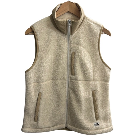 The North Face Jackets & Blazers - The North Face Cream/Tan Cragmont Fleece Vest with Zip Pockets Woman’s Medium